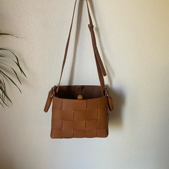 J.Mclaughlin Women’s Garance Woven Leather Handbag Crossbody Bag Tan Resortwear - Picture 3 of 14